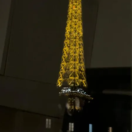 Eiffel Tower View Haussmanian Charm 2min Walk From The Eiffel Tower Gardens Appartamento *