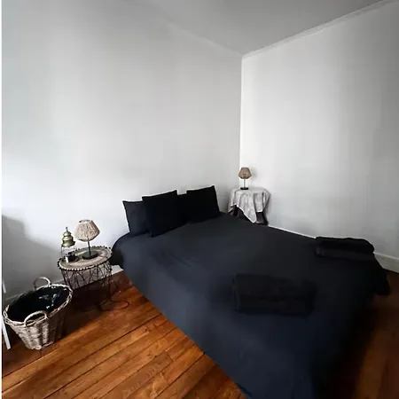 Eiffel Tower View Haussmanian Charm 2min Walk From The Eiffel Tower Gardens Apartment